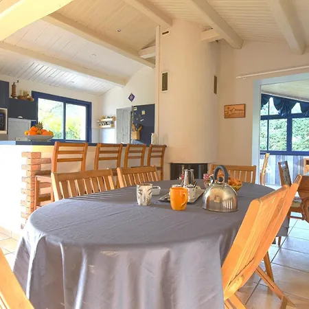 500 M De La Mer, Jardin, 6 Adultes 1 Enfant Barbâtre
